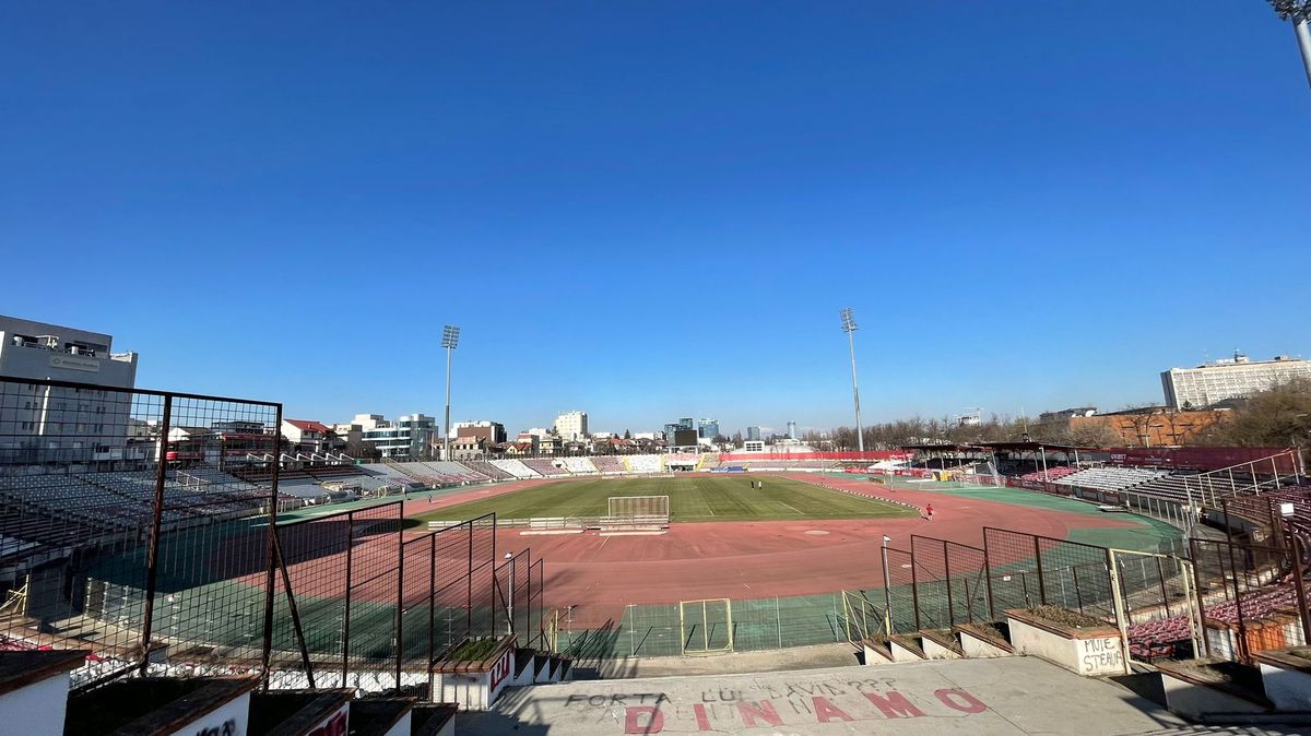 Gazonul de pe stadionul „Ștefan cel Mare” înainte de Dinamo - FCSB