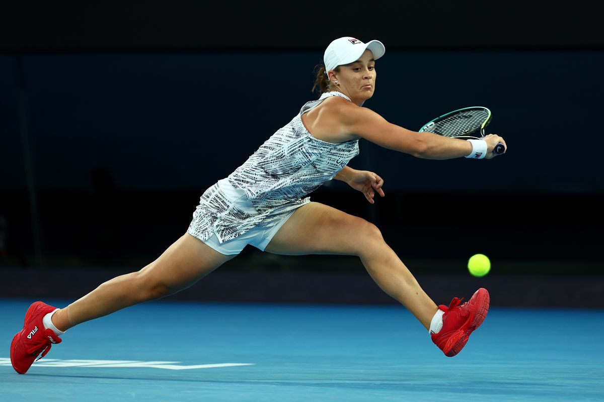 Dezvăluiri tari în cartea lui Barty » Halep i-a dat primul mesaj după titlul de la Wimbledon: „Am știut cu cine am de-a face!” + cu ce jucătoare de top avea „o relație complicată”