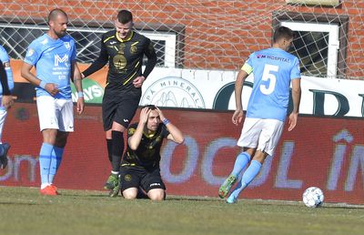 Antrenor la capătul puterilor în Liga 1: „Nu știu câtă răbdare mai am!” » Ce spun jucătorii: „A intrat salariul pe septembrie”