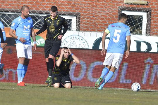 FC Voluntari a învins-o pe Gaz Metan, scor 3-1. Ilie Poenaru (45 de ani), antrenorul medieșenilor, a ajuns la limita răbdării din cauza problemelor financiare de la club.