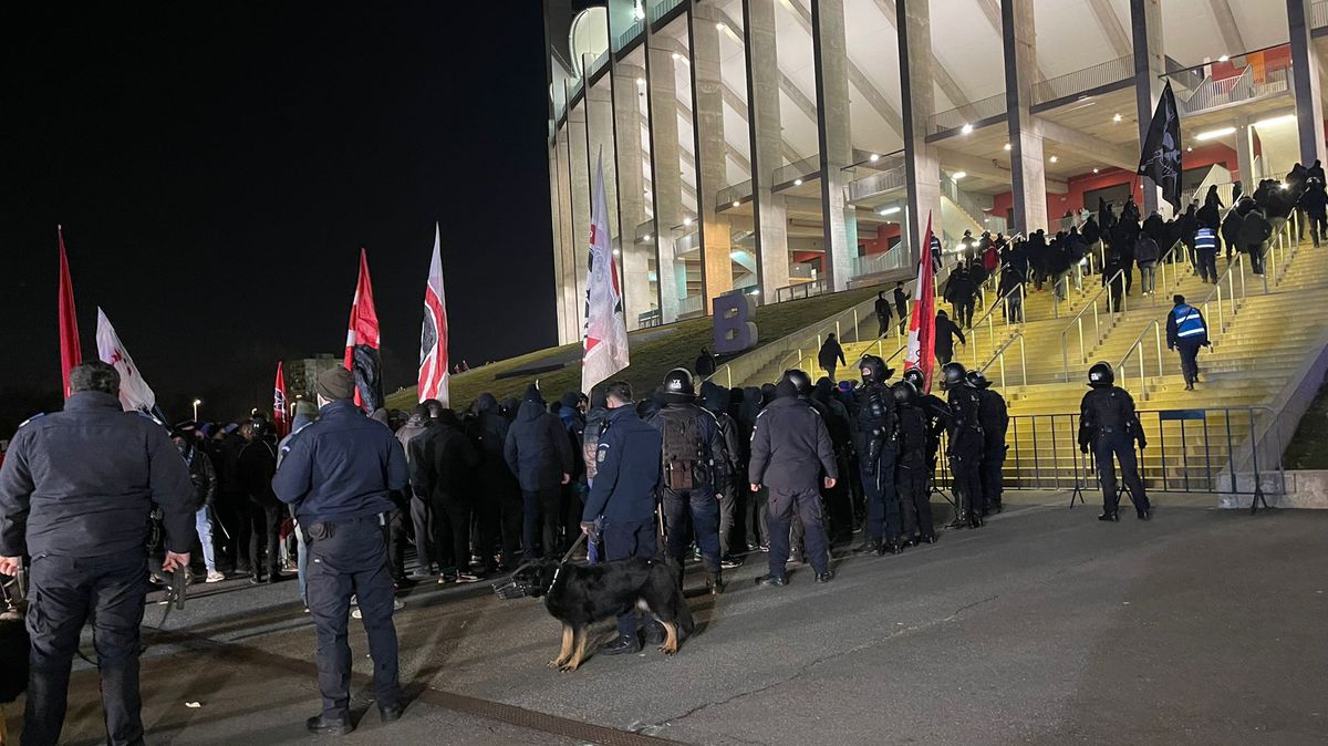 FOTO Rapid - UTA, suporteri, înainte de meci
