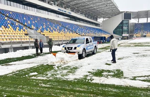 Cum se justifică administratorii „Ilie Oană” pentru mocirla în care s-a disputat Petrolul - Chindia: „N-au vrut să se mute”