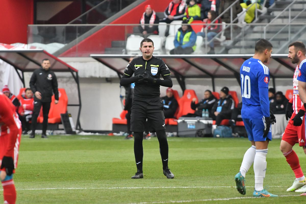 Peluza Sud a Craiovei, comunicat amenințător, la două ore după ce a provocat oprirea meciului cu Sepsi: „Nu vom permite niciodată ca un astfel de meci să aibă loc în România”