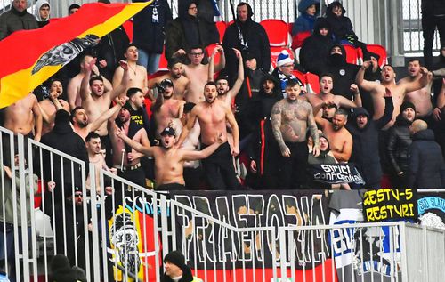 Fanii lui FCU Craiova la Sepsi, FOTO: Bogdan Bălaș