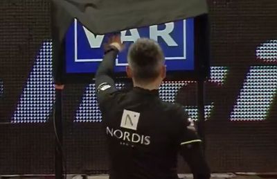 Hațegan și Feșnic, mai inspirați decât arbitrii din Premier League » Motivul pentru care au anulat reușita lui Octavian Popescu