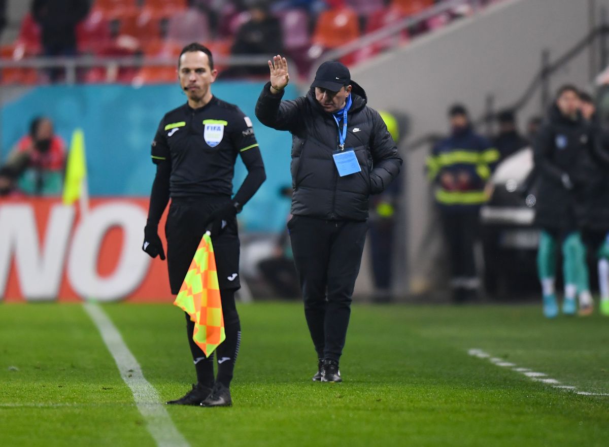 Reacția lui Ilie Dumitrescu după FCSB - Farul: „Nu avem cum să facem exercițiul ăsta de imaginație cu un antrenor care e acum la FCSB”