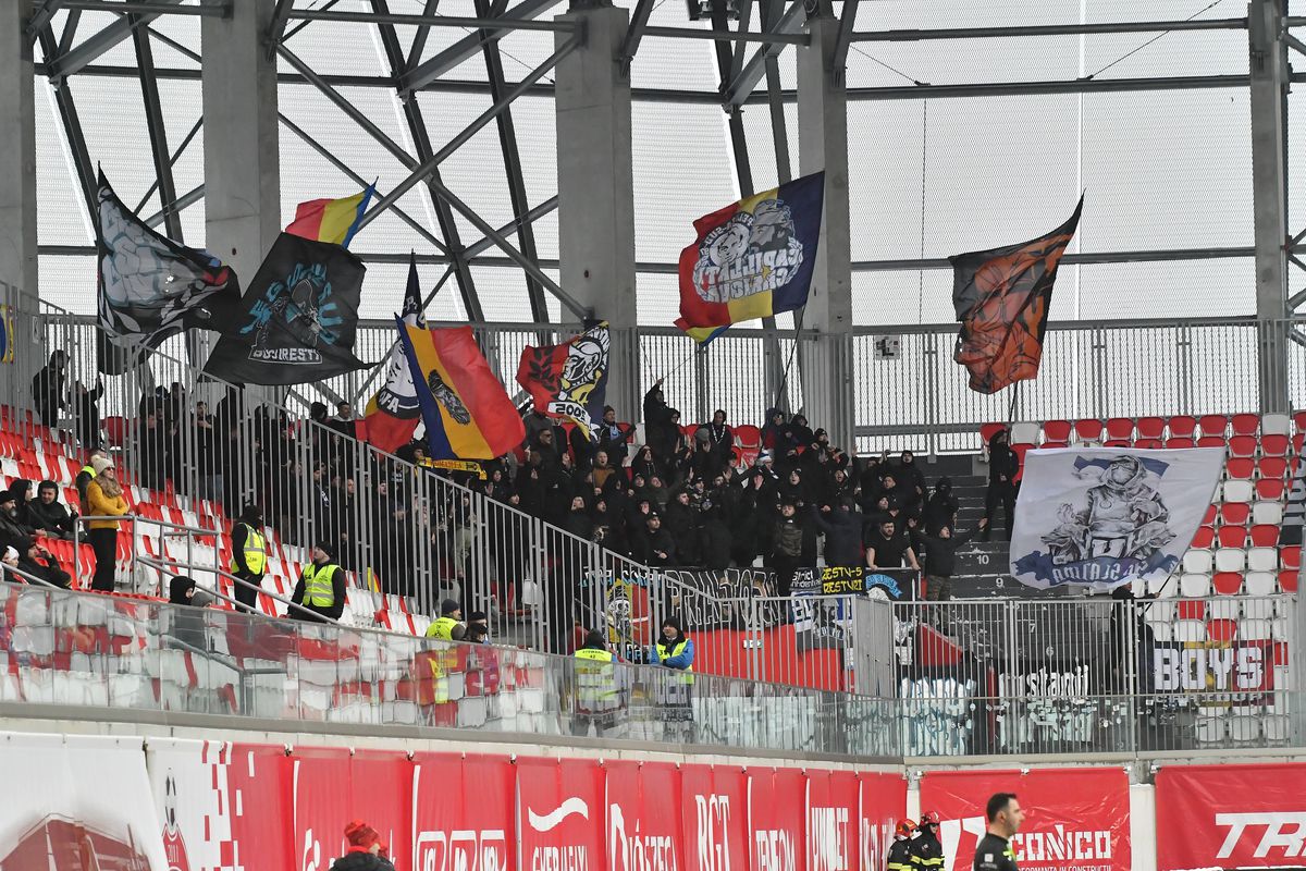 Peluza Sud a Craiovei, comunicat amenințător, la două ore după ce a provocat oprirea meciului cu Sepsi: „Nu vom permite niciodată ca un astfel de meci să aibă loc în România”