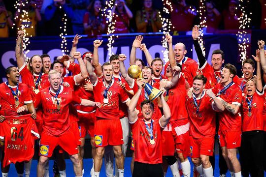 Danemarca a învins-o pe Franța în finala Campionatului Mondial de handbal masculin, scor 34-29. Nordicii au cucerit al treilea titlu consecutiv, record-absolut.