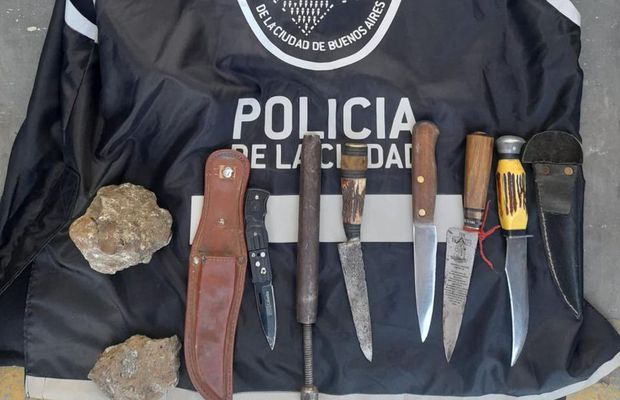 Scene șocante în Argentina » Fanii lui River Plate au fost arestați după ce s-au găsit asupra lor arme albe