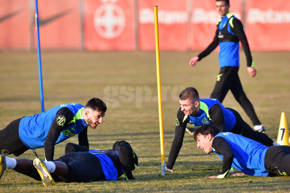 Antrenamentul oficial al FCSB-ului înainte de Manchester United