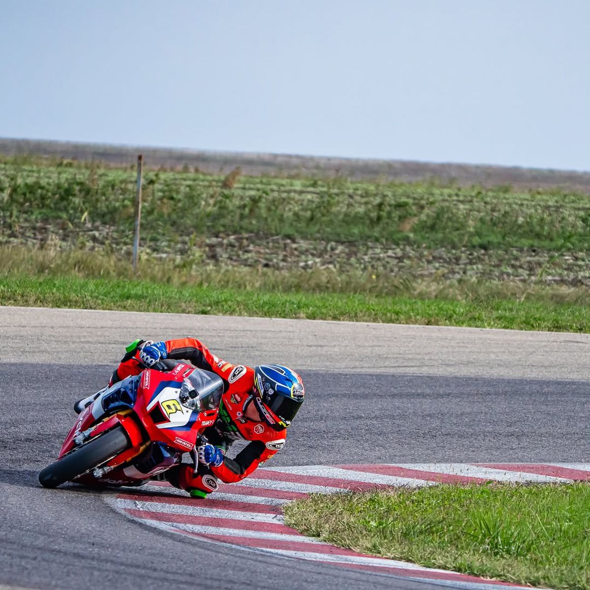 „Cel mai mare sacrificiu este că îmi dedic toată viața acestui sport” » Primul pilot român în MotoGP după aproape două decenii și-a trasat un obiectiv clar: „Vreau să fiu campion mondial”