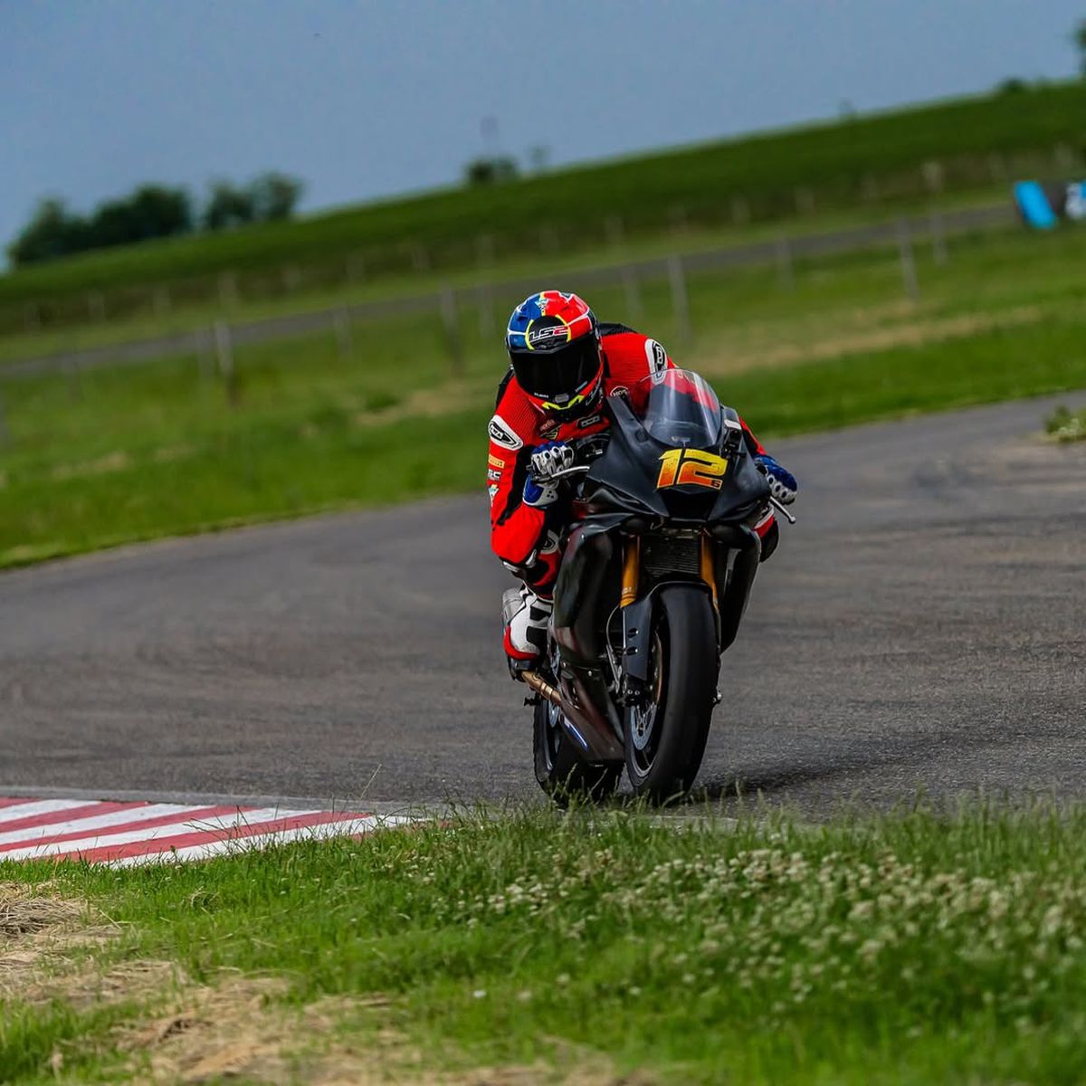 „Cel mai mare sacrificiu este că îmi dedic toată viața acestui sport” » Primul pilot român în MotoGP după aproape două decenii și-a trasat un obiectiv clar: „Vreau să fiu campion mondial”