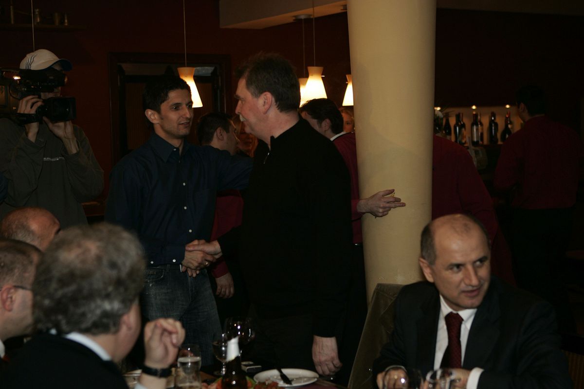 Jean Valvis a auzit la telefon de moartea lui Dinu Gheorghe: „Aoleu!” » Dezvăluiri emoționante: „Mi-aduc aminte de bucuria lui uriașă de la Hamburg...”