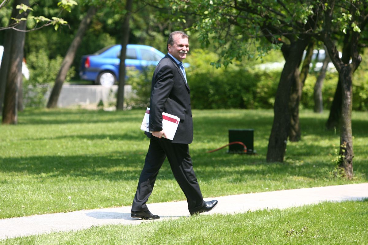 Jean Valvis a auzit la telefon de moartea lui Dinu Gheorghe: „Aoleu!” » Dezvăluiri emoționante: „Mi-aduc aminte de bucuria lui uriașă de la Hamburg...”