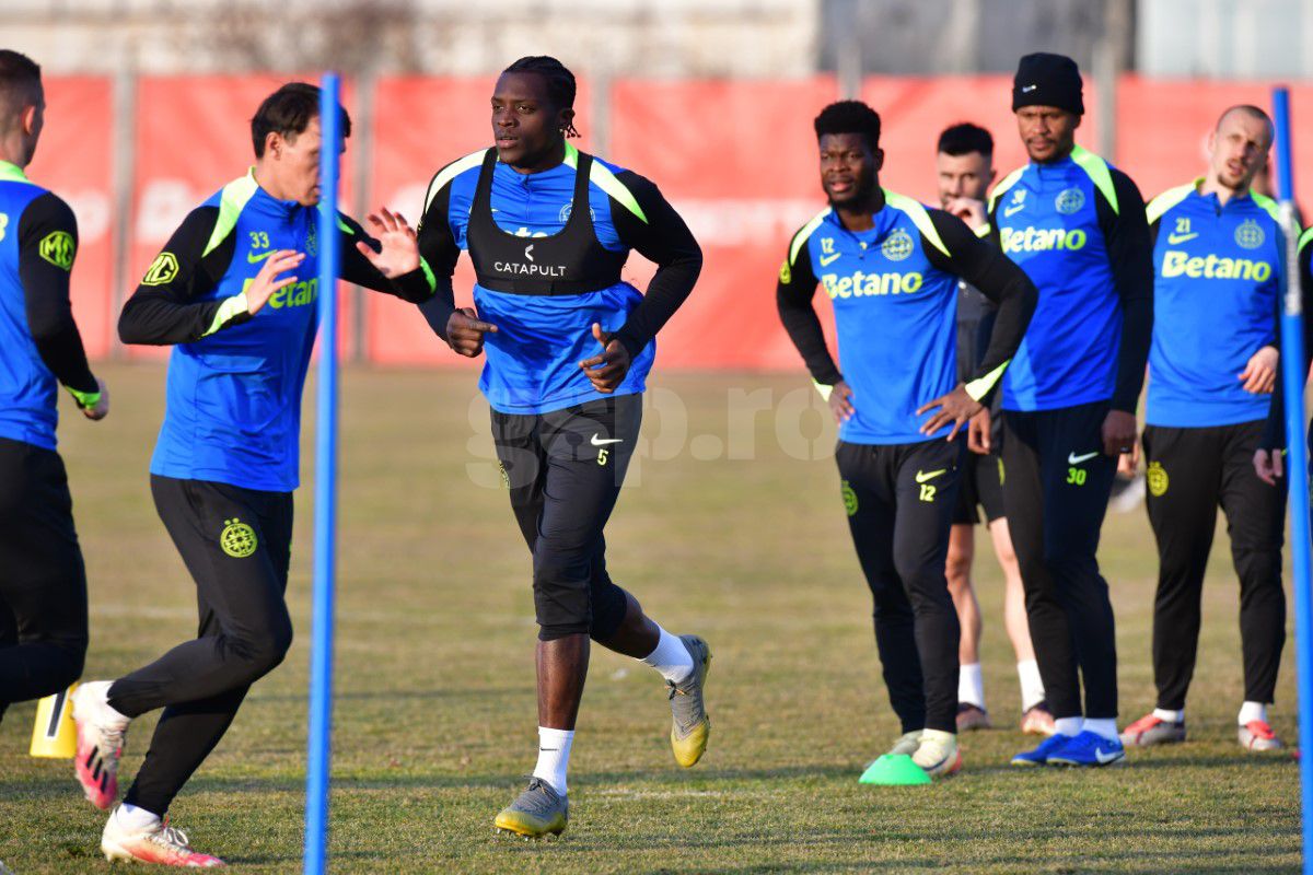 Voie bună înainte de Manchester United » Imagini de la antrenamentul oficial: cine i-a îmbărbătat pe roș-albaștri