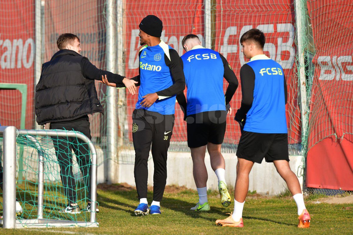 Antrenamentul oficial al FCSB-ului înainte de Manchester United