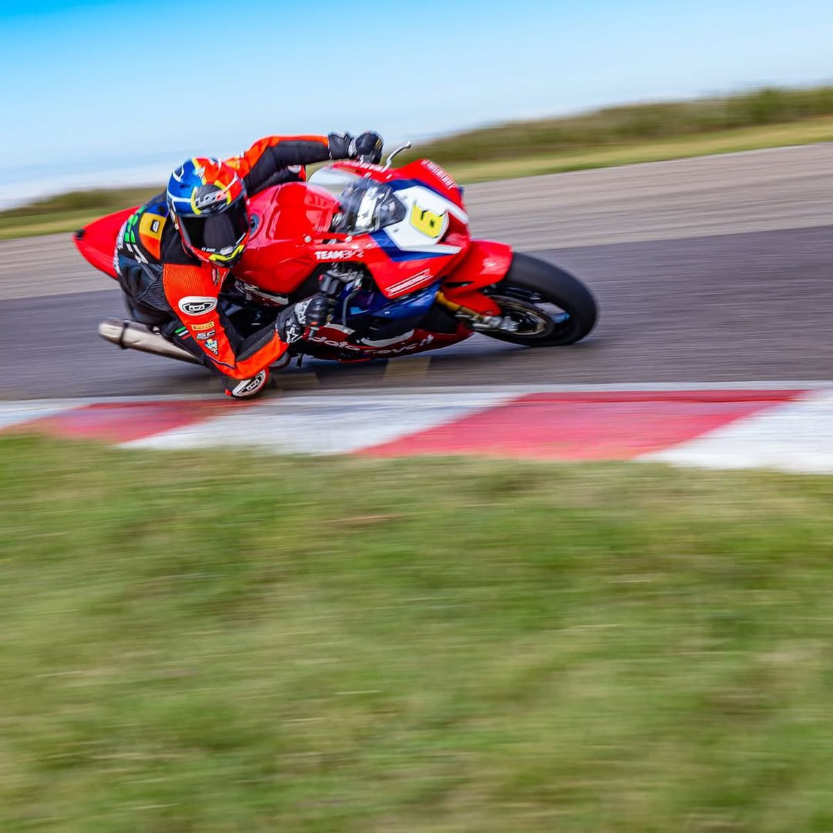 „Cel mai mare sacrificiu este că îmi dedic toată viața acestui sport” » Primul pilot român în MotoGP după aproape două decenii și-a trasat un obiectiv clar: „Vreau să fiu campion mondial”