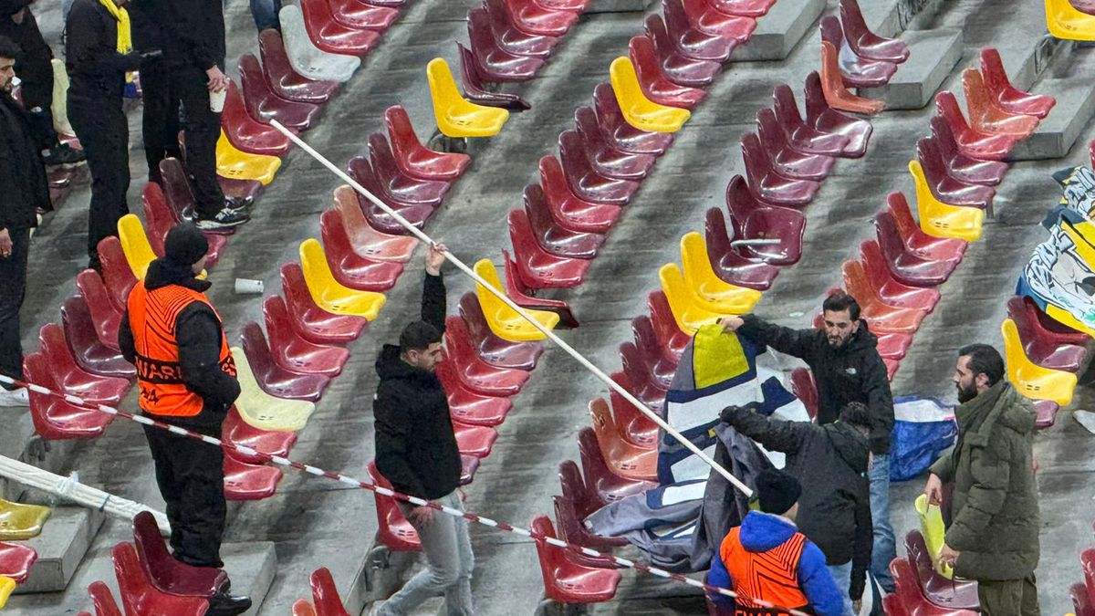 Aroganța supremă! Ce a apărut la tribuna a 2-a pe Arena Națională: turcii „au luat foc”, jandarmii au intervenit imediat
