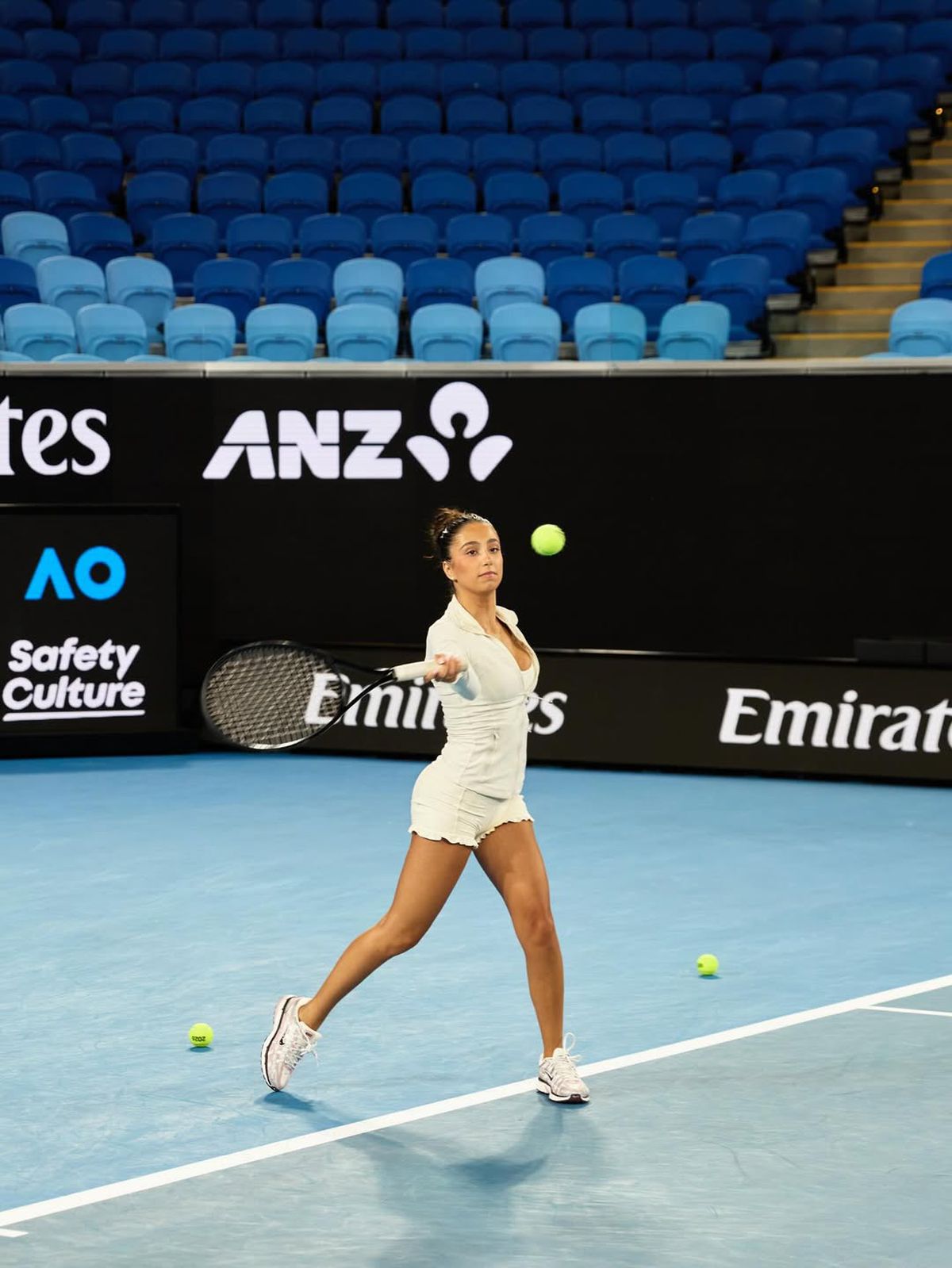 S-a dat în spectacol cu Marcos Baghdatis pe arena Margaret Court de la Australian Open!