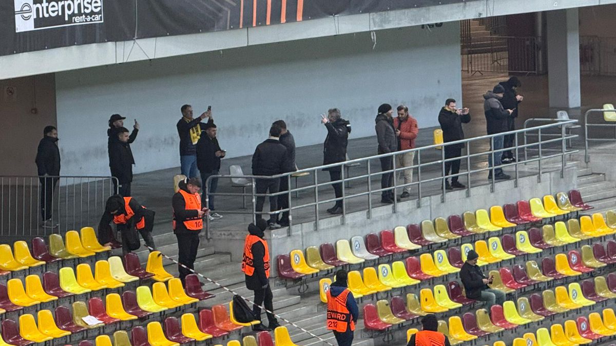 Aroganța supremă! Ce a apărut la tribuna a 2-a pe Arena Națională: turcii „au luat foc”, jandarmii au intervenit imediat