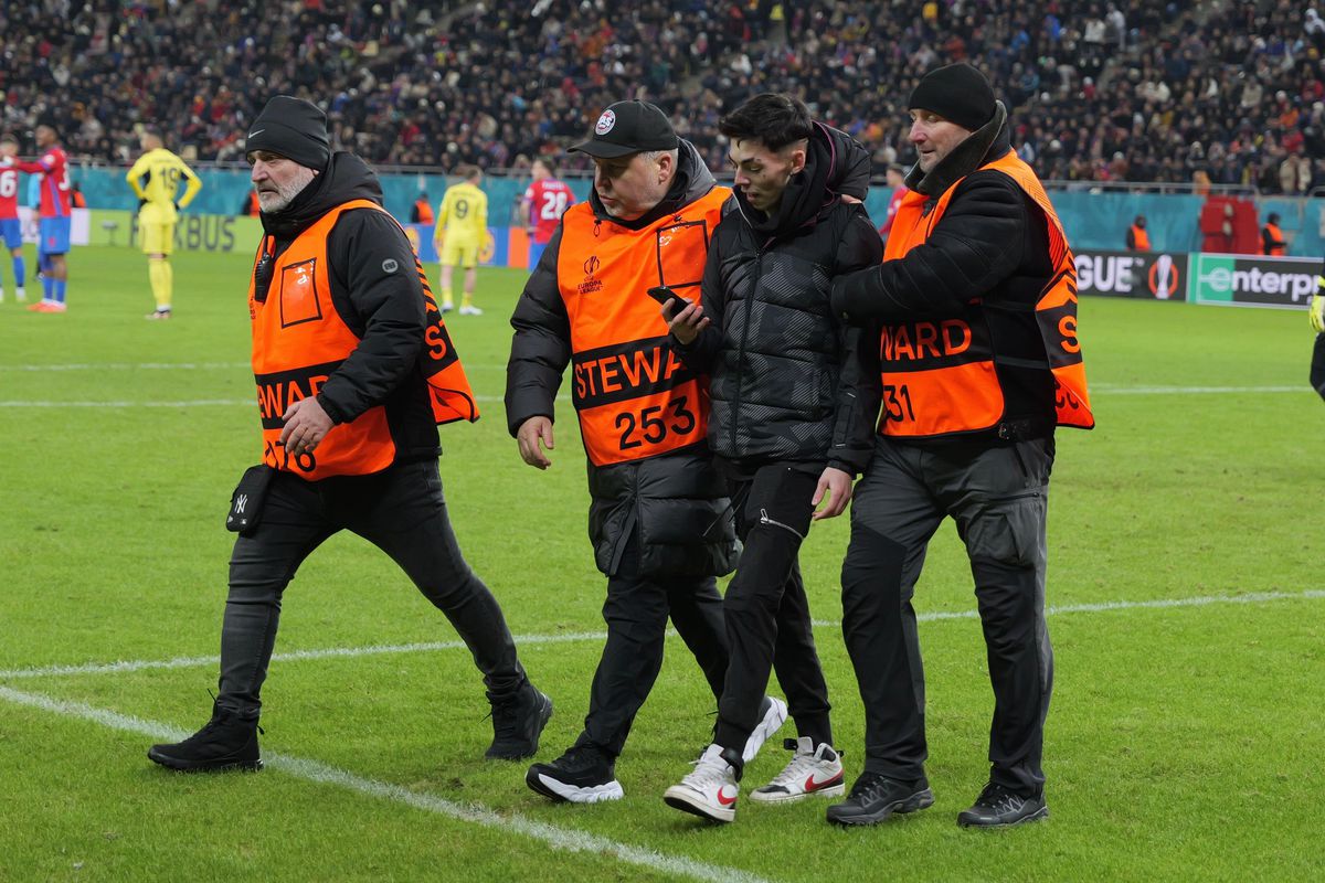 A oprit FCSB - Fenerbahce pentru că... așa a vrut el! Incidentul care nu s-a văzut la TV