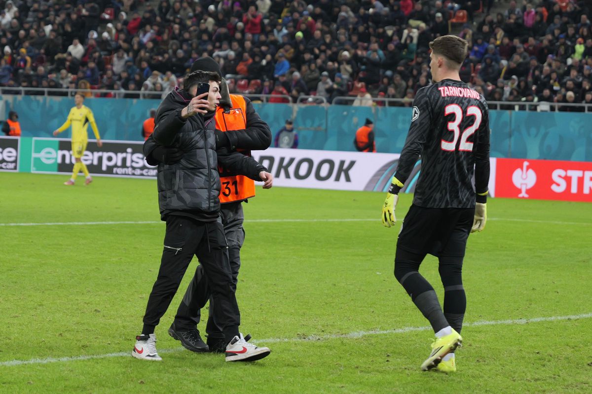 A oprit FCSB - Fenerbahce pentru că... așa a vrut el! Incidentul care nu s-a văzut la TV