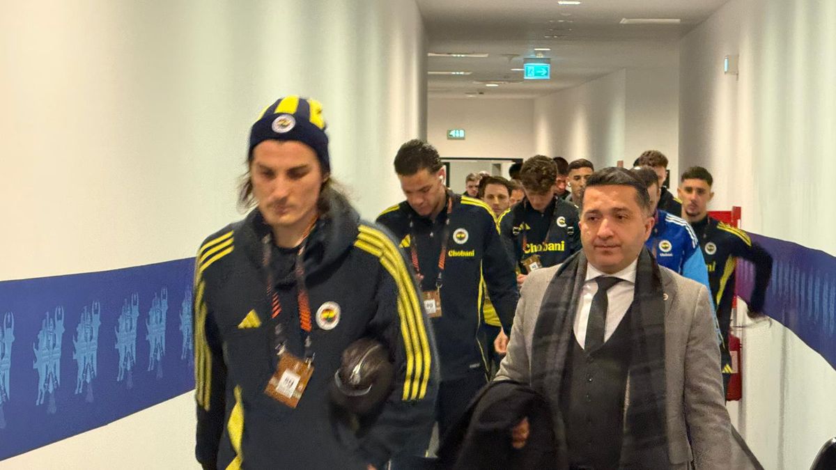 Aroganța supremă! Ce a apărut la tribuna a 2-a pe Arena Națională: turcii „au luat foc”, jandarmii au intervenit imediat