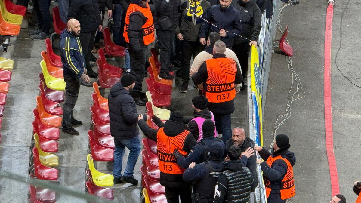 Prea târziu! Naivă în prima repriză, FCSB s-a trezit după pauză, dar n-a putut să o întoarcă pe Fenerbahce. Final de aventură în Europa League