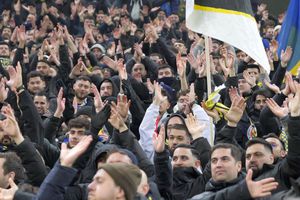 Aroganța supremă! Ce a apărut la tribuna a 2-a pe Arena Națională: turcii „au luat foc”, jandarmii au intervenit imediat