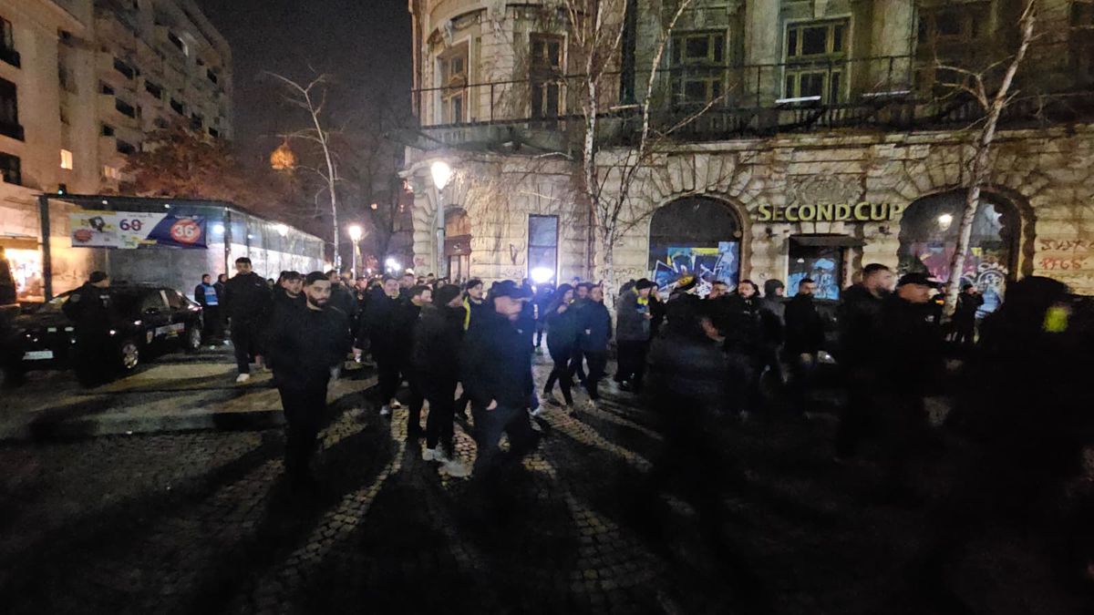 Suporterii lui Fenerbahce, în Centrul Vechi înainte de meciul cu FCSB