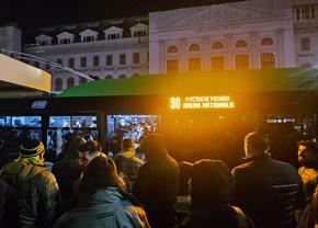 Bairam în Centrul Vechi, apoi fuga în stație: 1.000 de suporteri ai lui Fenerbahce au plecat spre Arena Națională cu STB-ul