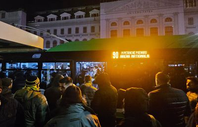 Bairam în Centrul Vechi, apoi fuga în stație: 1.000 de suporteri ai lui Fenerbahce au plecat spre Arena Națională cu STB-ul