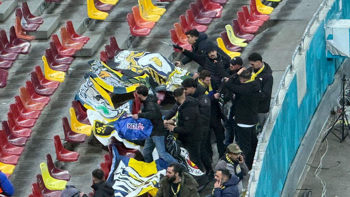 Aroganța supremă! Ce a apărut la tribuna a 2-a pe Arena Națională: turcii „au luat foc”, jandarmii au intervenit imediat