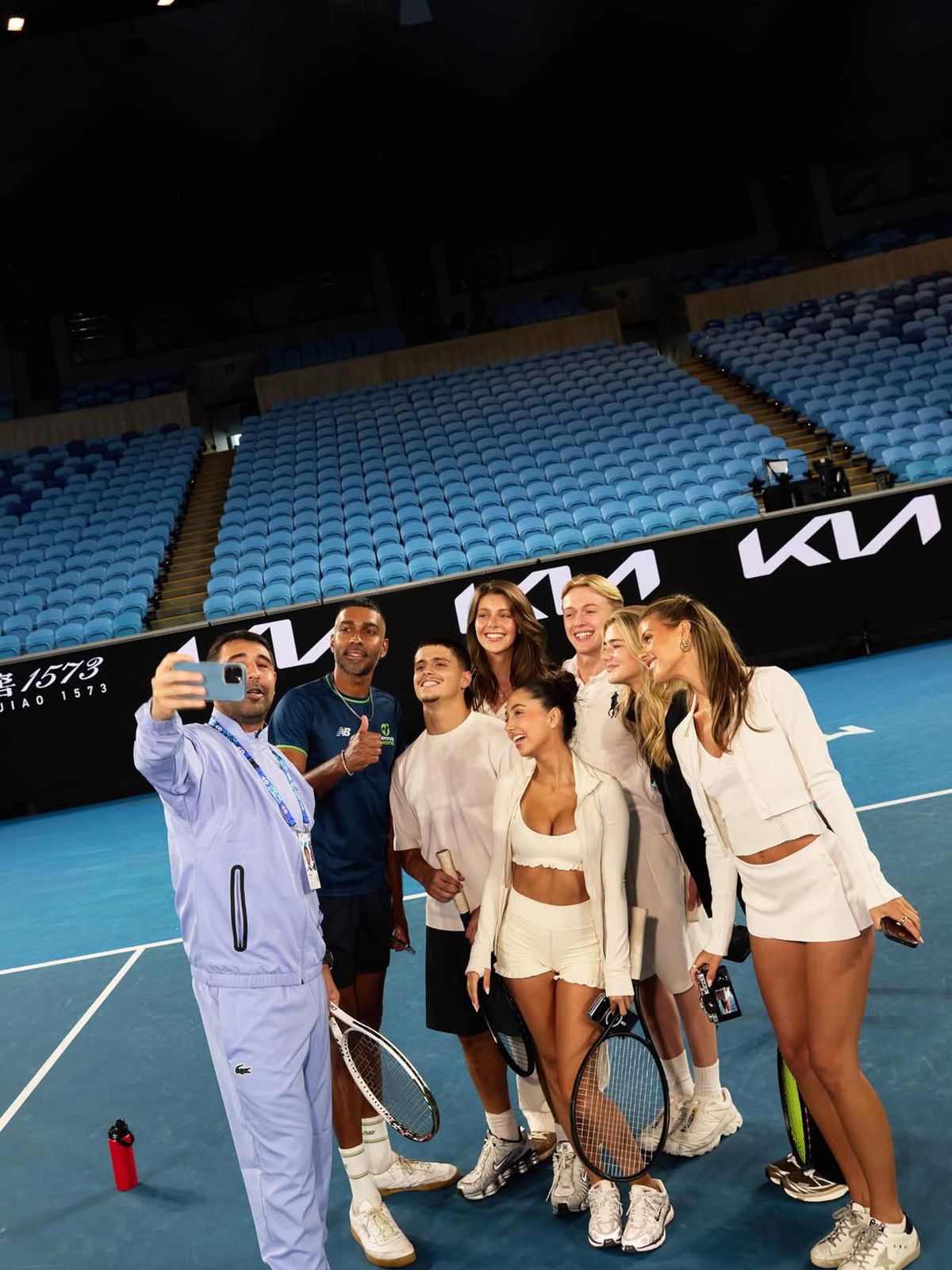 S-a dat în spectacol cu Marcos Baghdatis pe arena Margaret Court de la Australian Open!