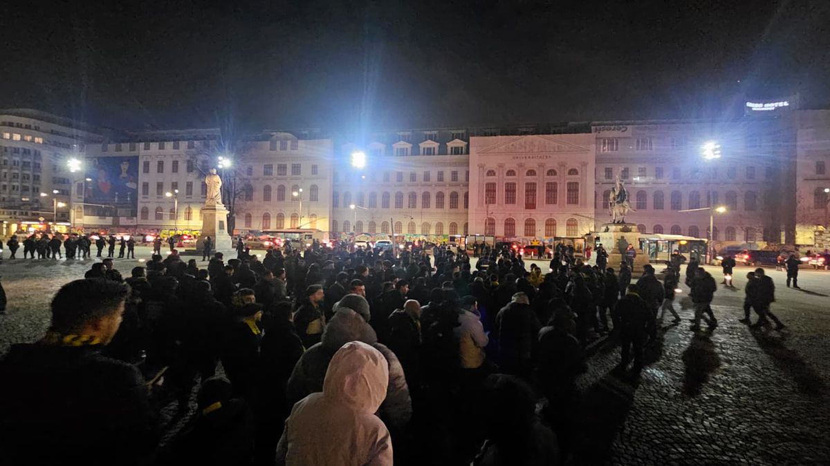 Bairam în Centrul Vechi, apoi fuga în stație: 1.000 de suporteri ai lui Fenerbahce au plecat spre Arena Națională cu STB-ul