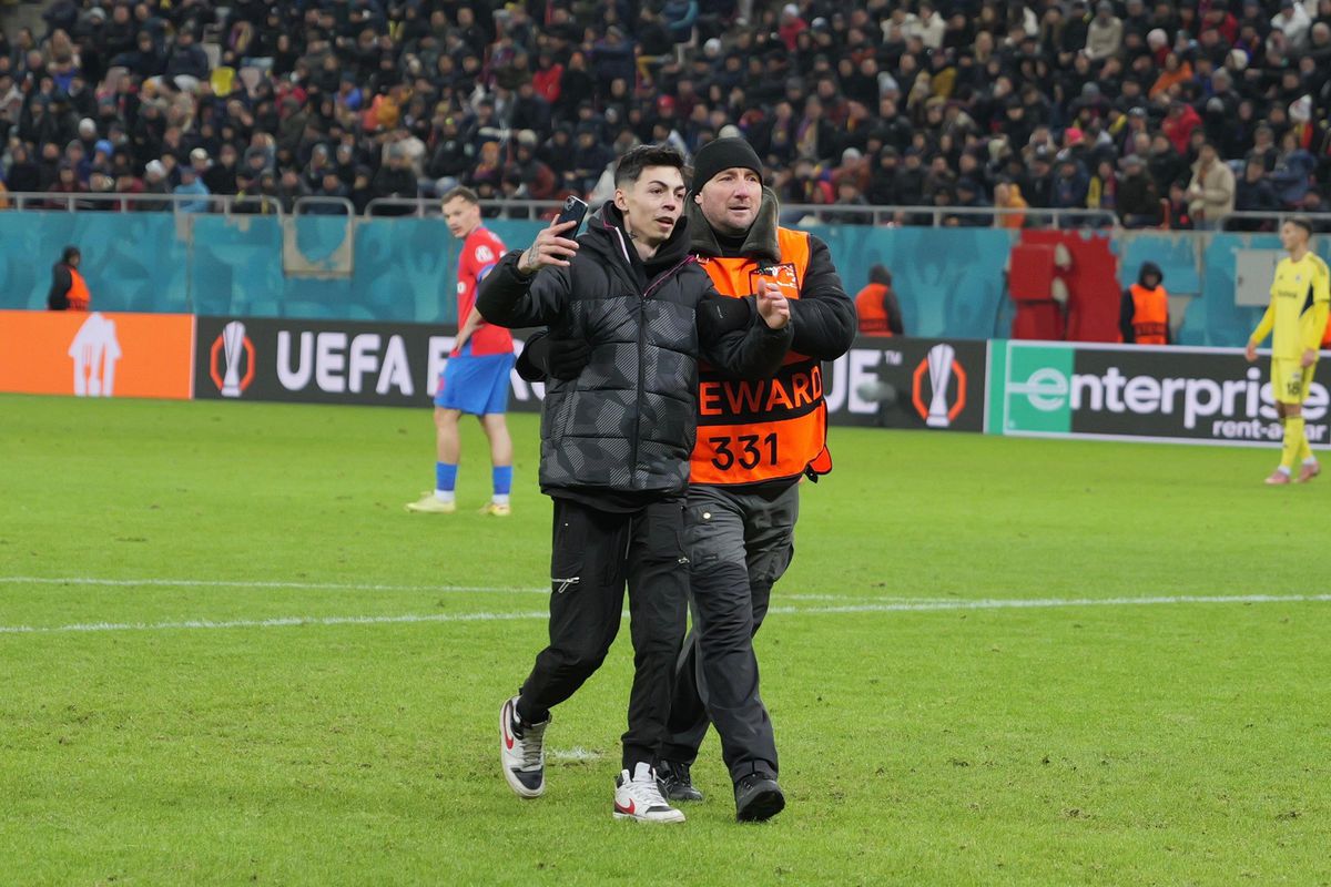 A oprit FCSB - Fenerbahce pentru că... așa a vrut el! Incidentul care nu s-a văzut la TV