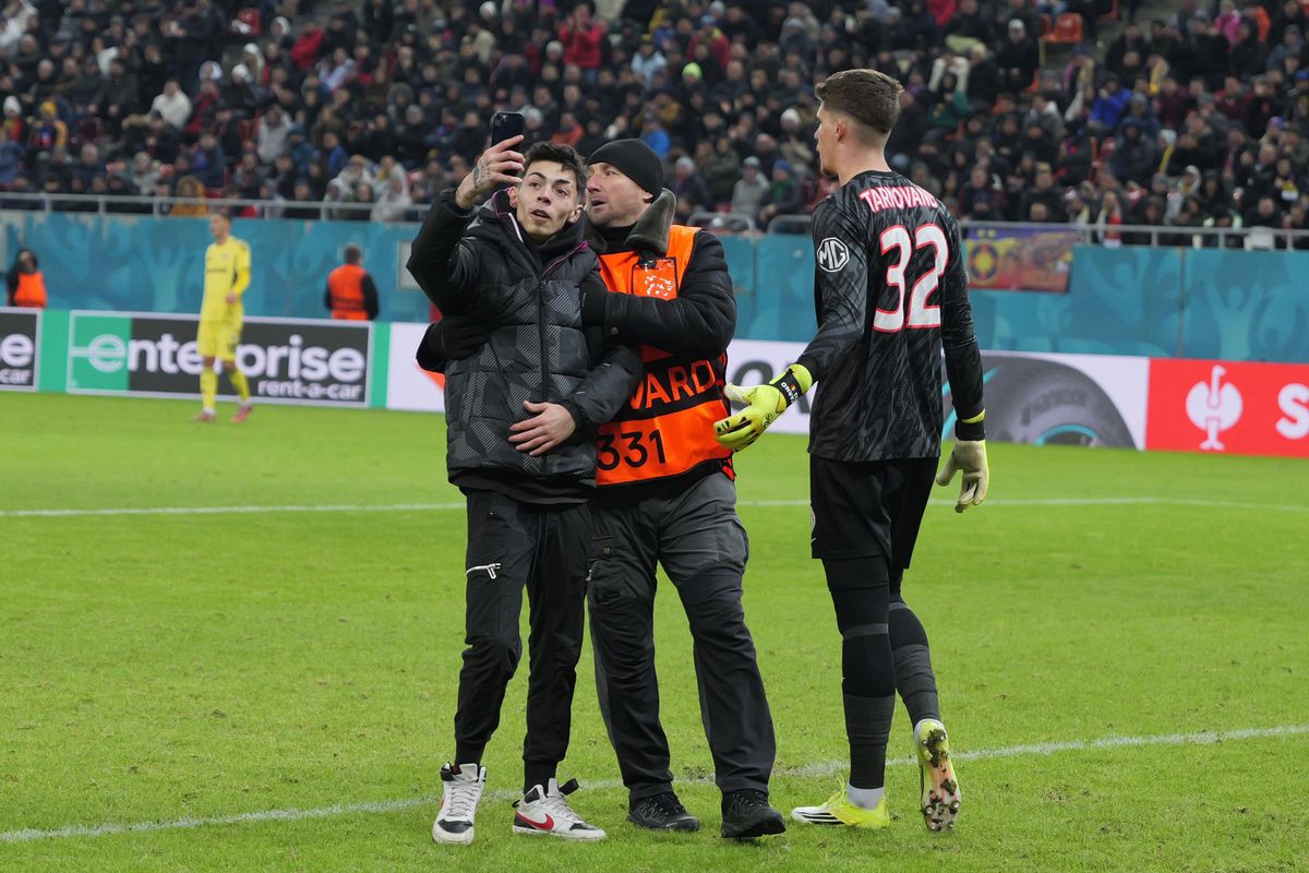 A oprit FCSB - Fenerbahce pentru că... așa a vrut el! Incidentul care nu s-a văzut la TV