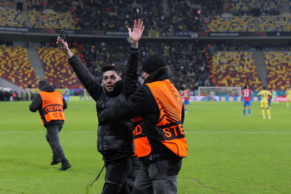 A oprit FCSB - Fenerbahce pentru că... așa a vrut el! Incidentul care nu s-a văzut la TV