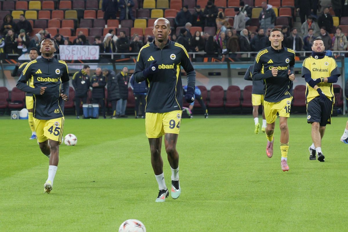 Prea târziu! Naivă în prima repriză, FCSB s-a trezit după pauză, dar n-a putut să o întoarcă pe Fenerbahce. Final de aventură în Europa League