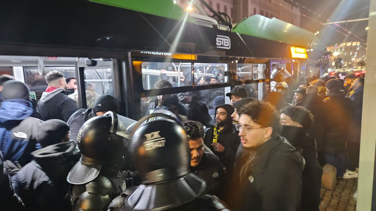 Bairam în Centrul Vechi, apoi fuga în stație: 1.000 de suporteri ai lui Fenerbahce au plecat spre Arena Națională cu STB-ul