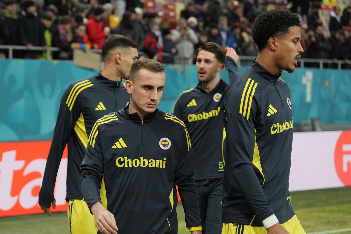 Prea târziu! Naivă în prima repriză, FCSB s-a trezit după pauză, dar n-a putut să o întoarcă pe Fenerbahce. Final de aventură în Europa League