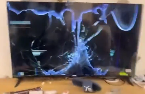 Și-a spart televizorul la golul lui Trubin din minutul 90+8!