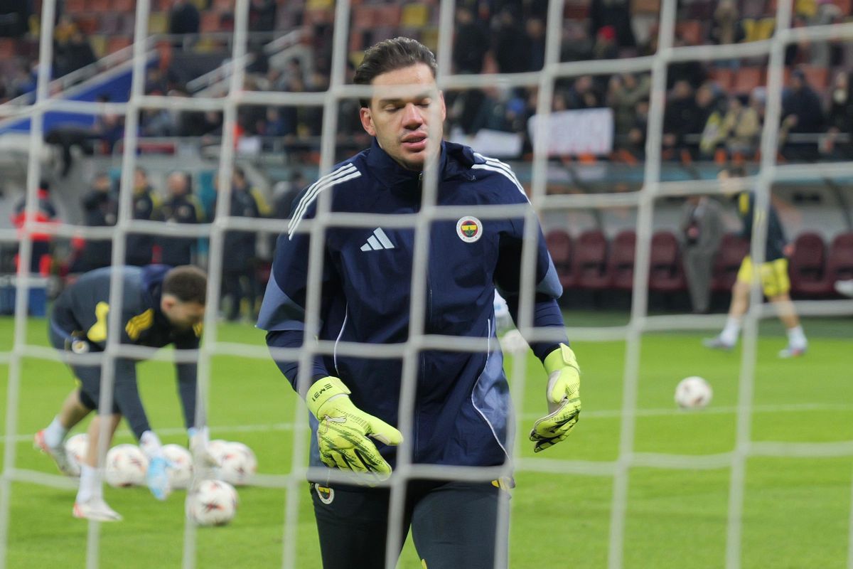 Prea târziu! Naivă în prima repriză, FCSB s-a trezit după pauză, dar n-a putut să o întoarcă pe Fenerbahce. Final de aventură în Europa League