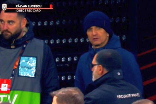Răzvan Lucescu a cedat nervos și a văzut cartonașul roșu / Foto: Twitter