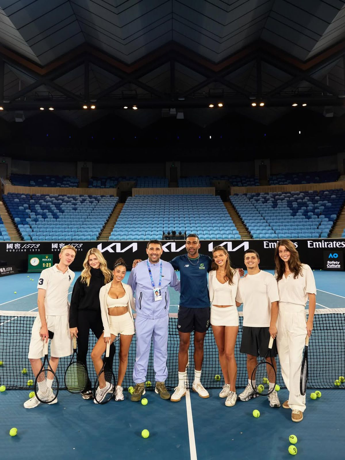S-a dat în spectacol cu Marcos Baghdatis pe arena Margaret Court de la Australian Open!