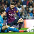 Messi, consolându-l pe Courtois FOTO: Guliver/GettyImages