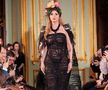 FOTO Anamaria Prodan, sexy pe marginea piscinei, la Ritz, citind ziarul + A apărut alături de fiica ei la Paris Fashion Week