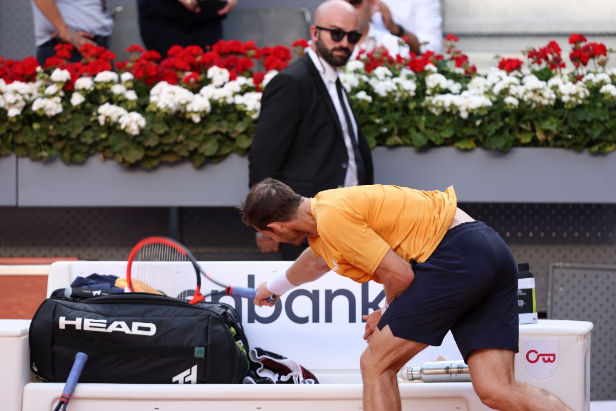 Andy Murray s-a răzbunat pe rachetă. Nu e la prima izbucnire