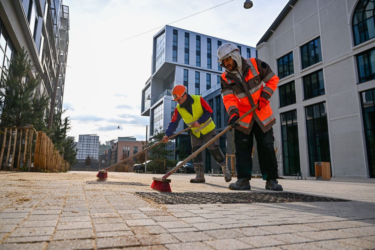 Satul Olimpic de la Paris a fost inaugurat, iar președintele Macron a asigurat că va înota în Sena