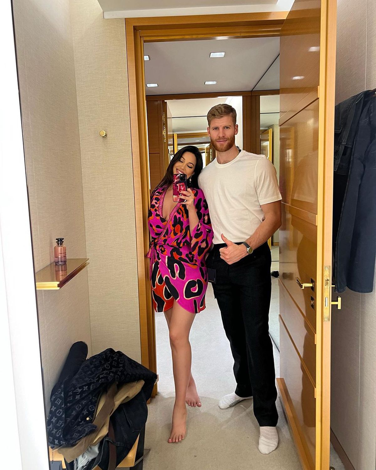 Iubita unui jucător de baschet a venit la meci îmbrăcată ca la club